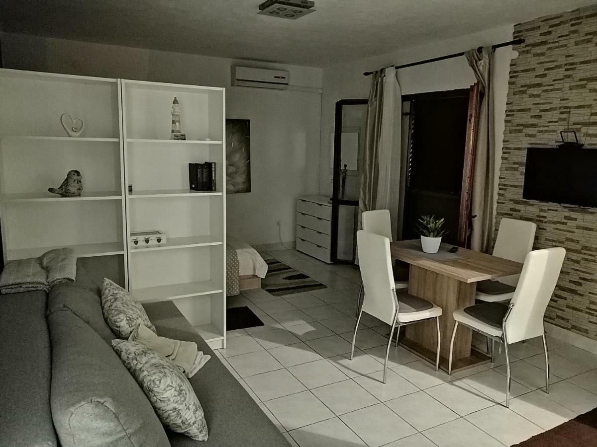 Seaview Holiday Apartments, Ventura Nin Esterno foto